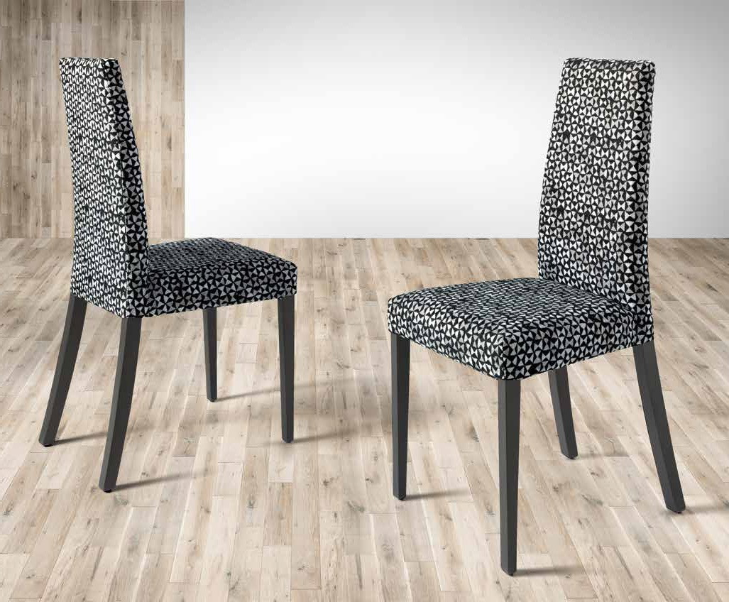 Silla de comedor tapizada con patas de madera Ref.116 2377 Silla de comedor tapizada con patas de madera Ref.116 2377