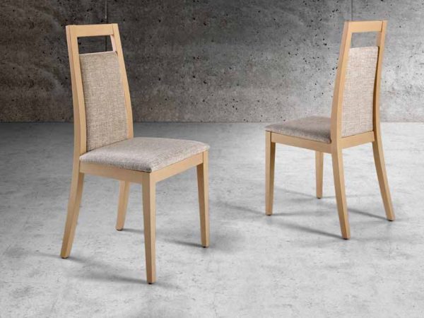Silla de comedor tapizada con patas de madera Ref.110a 2377